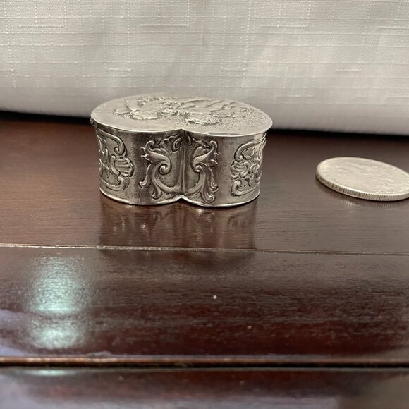 German .800 silver heart shaped trinket box, post 1888 - Picture 4 of 7